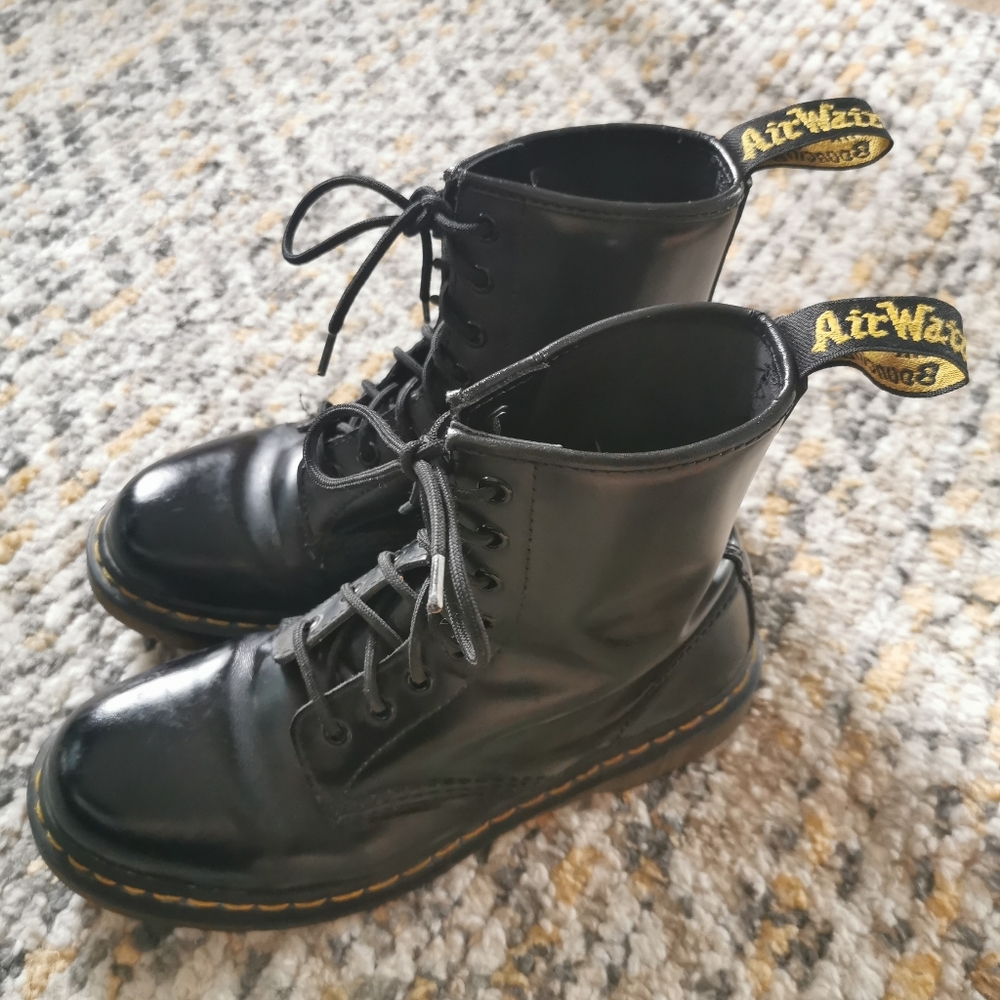 DR MARTENS | Black classic 8 eyelet SIZE 7M/39
